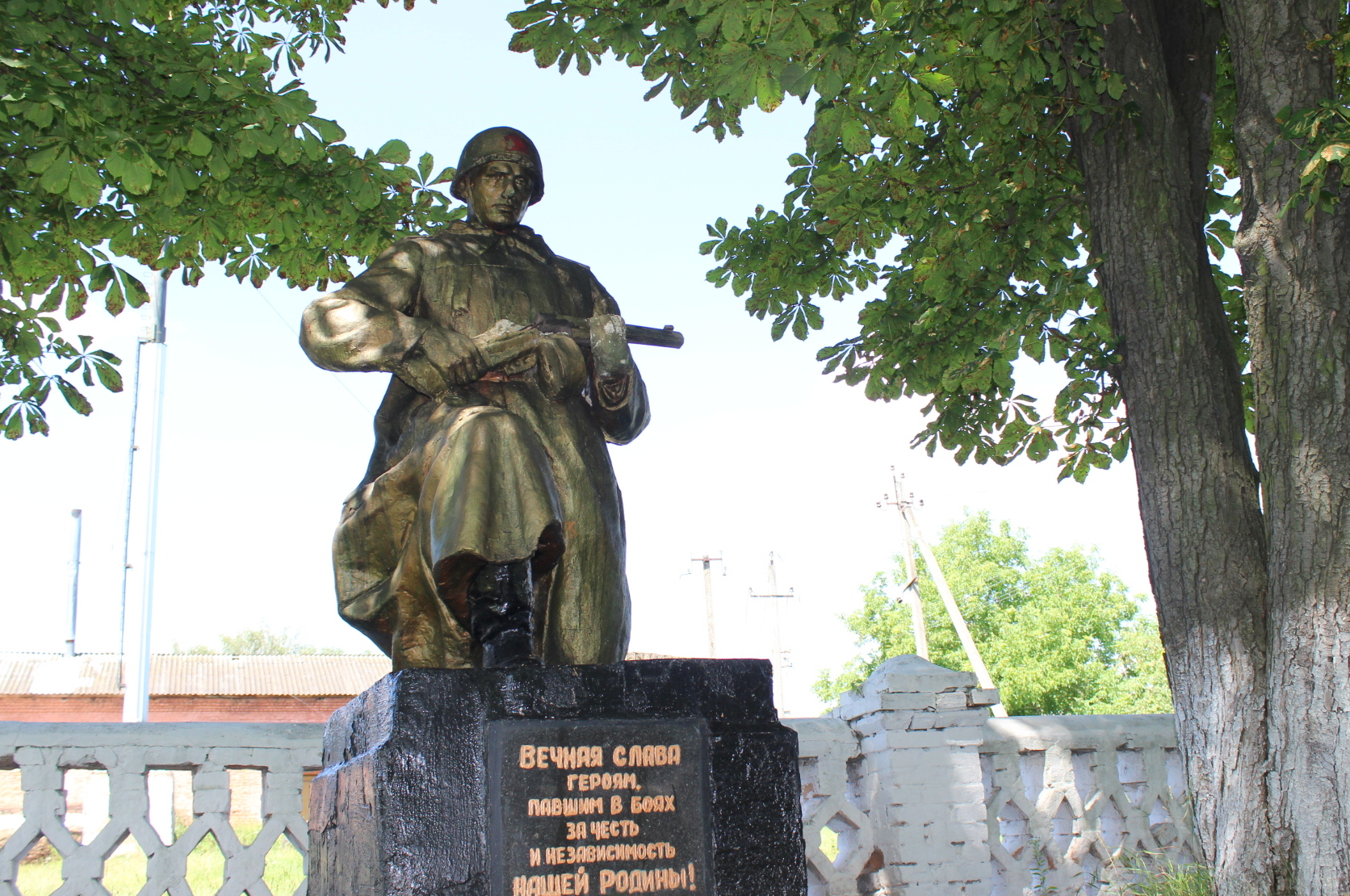 Памятник невідомому солдату на військовому кладовищі